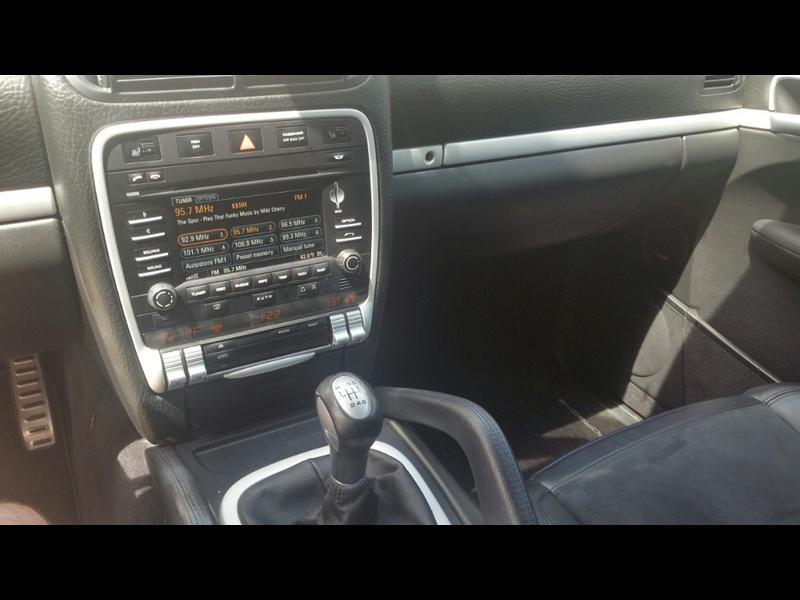 Illustration for article titled One of You Maniacs Needs to Buy This Porsche Cayenne GTS With a Manual Transmission